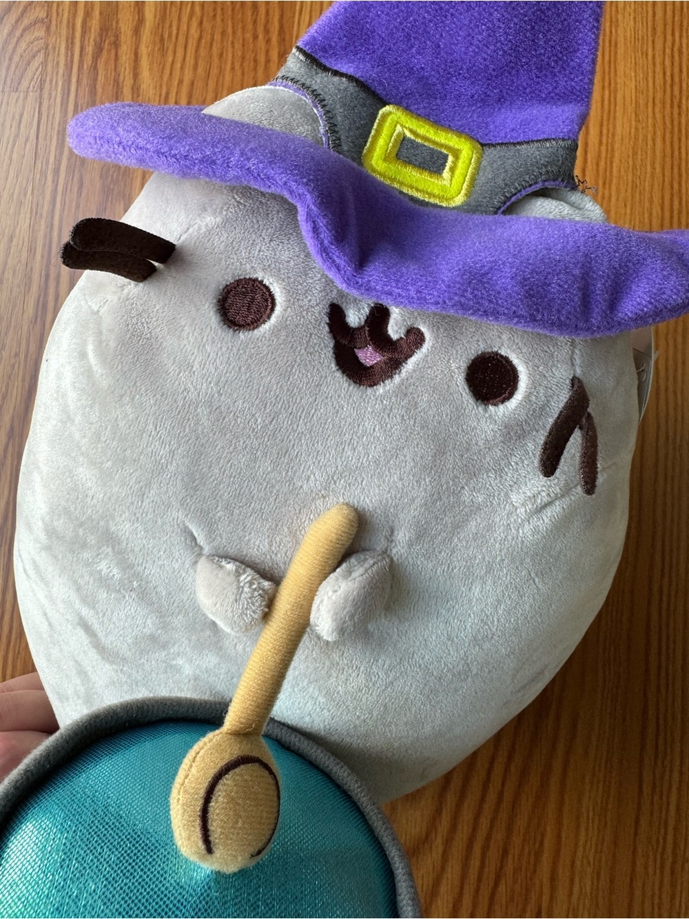 Pusheen Witch with Light-up Calderon